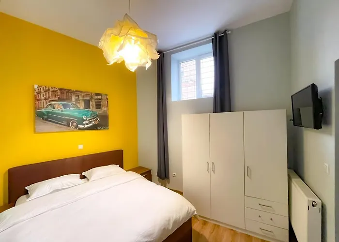 Cool Flat In The Heart Of Bucharest's Fun And History *