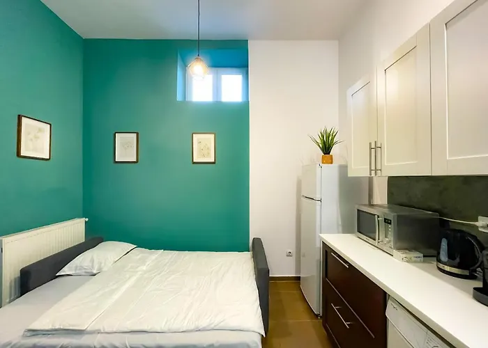 Апартаменти Cool Flat In The Heart Of Bucharest's Fun And History Бухарест