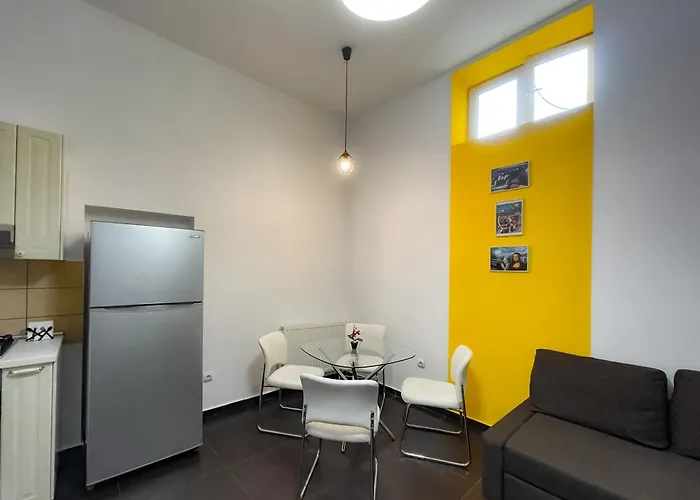 Апартаменти Cool Flat In The Heart Of Bucharest's Fun And History