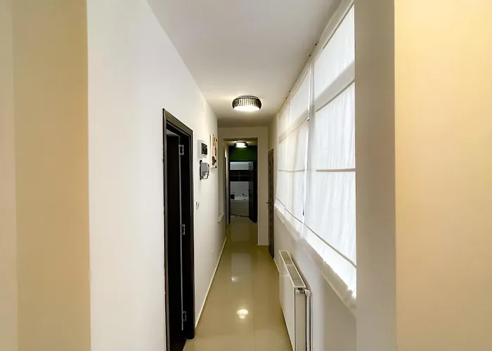 Cool Flat In The Heart Of Bucharest's Fun And History Апартаменти