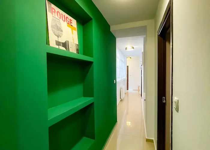 Cool Flat In The Heart Of Bucharest's Fun And History Апартаменти Бухарест