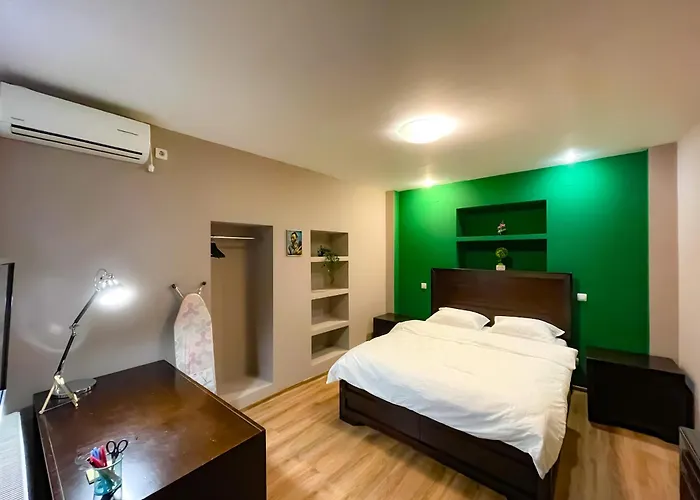 Cool Flat In The Heart Of Bucharest's Fun And History