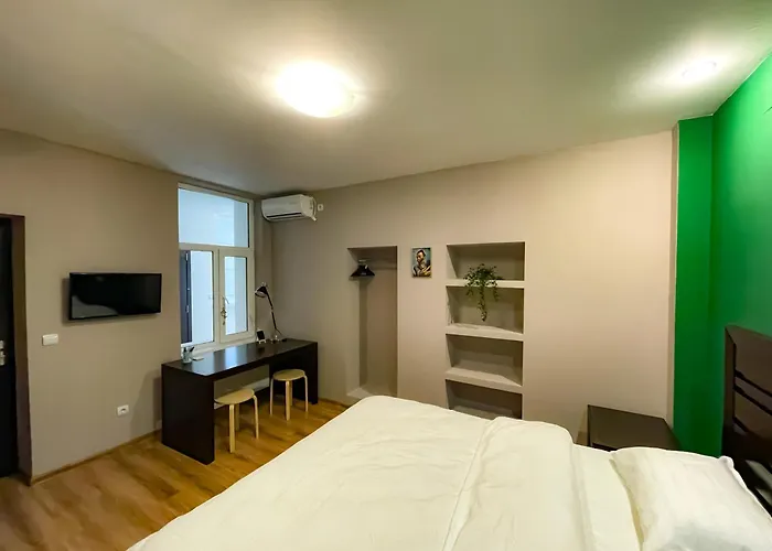 Cool Flat In The Heart Of Bucharest's Fun And History