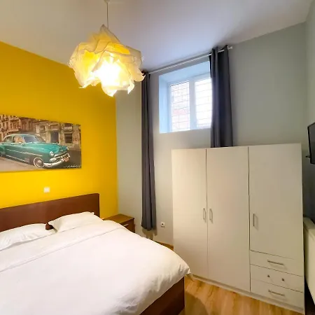 Cool Flat In The Heart Of Bucharest's Fun And History *