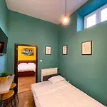 Cool Flat In The Heart Of Bucharest's Fun And History *