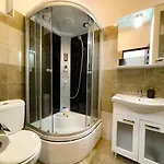 Apartamento Cool Flat In The Heart Of Bucharest's Fun And History