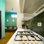 Apartamento Cool Flat In The Heart Of Bucharest's Fun And History