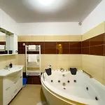 Cool Flat In The Heart Of Bucharest's Fun And History * Bucareste