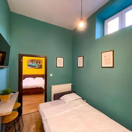 Cool Flat In The Heart Of Bucharest's Fun And History *