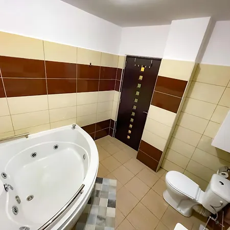 Apartament Cool Flat In The Heart Of Bucharest's Fun And History *