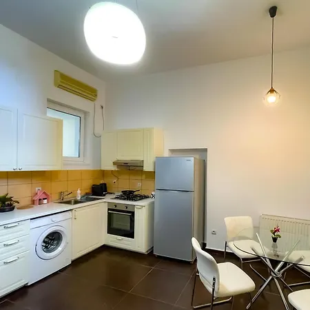 Apartamento Cool Flat In The Heart Of Bucharest's Fun And History Bucarest