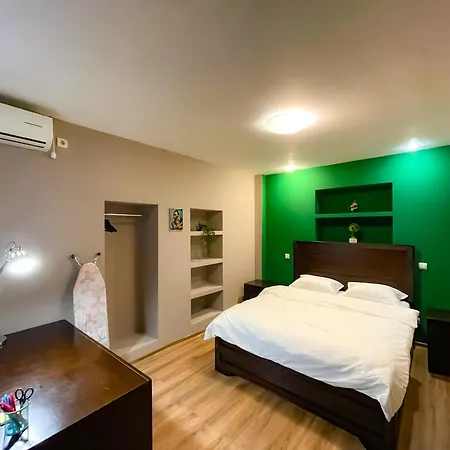 Cool Flat In The Heart Of Bucharest's Fun And History