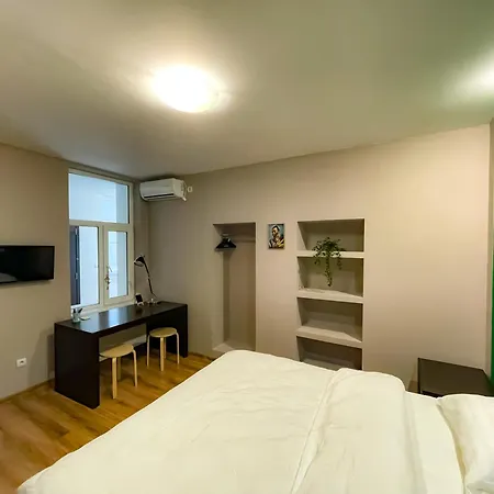 Cool Flat In The Heart Of Bucharest's Fun And History