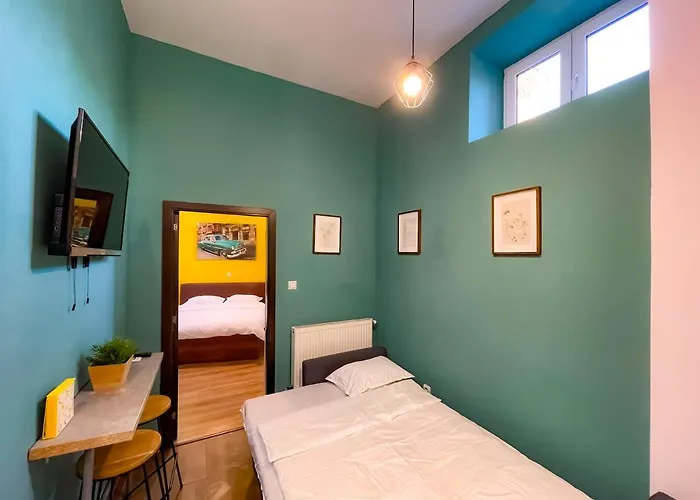 Cool Flat In The Heart Of Bucharest's Fun And History *