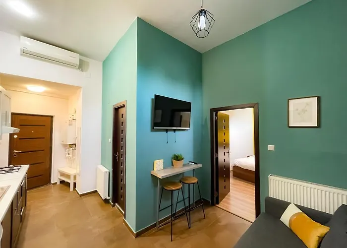 Cool Flat In The Heart Of Bucharest's Fun And History