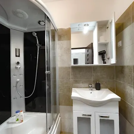 Cool Flat In The Heart Of Bucharest's Fun And History דירה *