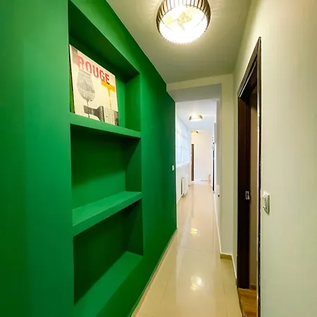 Cool Flat In The Heart Of Bucharest's Fun And History דירה בוקרשט