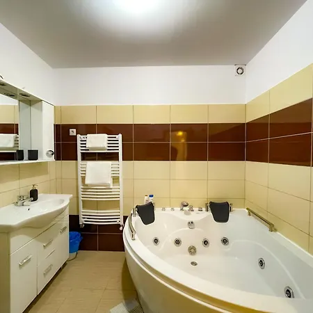 דירה Cool Flat In The Heart Of Bucharest's Fun And History