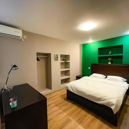 דירה Cool Flat In The Heart Of Bucharest's Fun And History